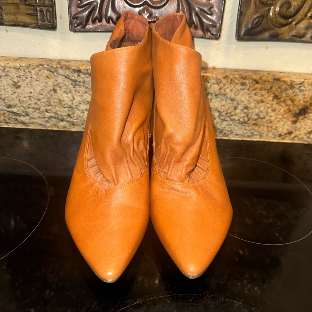Dollhouse 6.5 Light Brown Leather Button Snap Ankle Heel Fall Boot